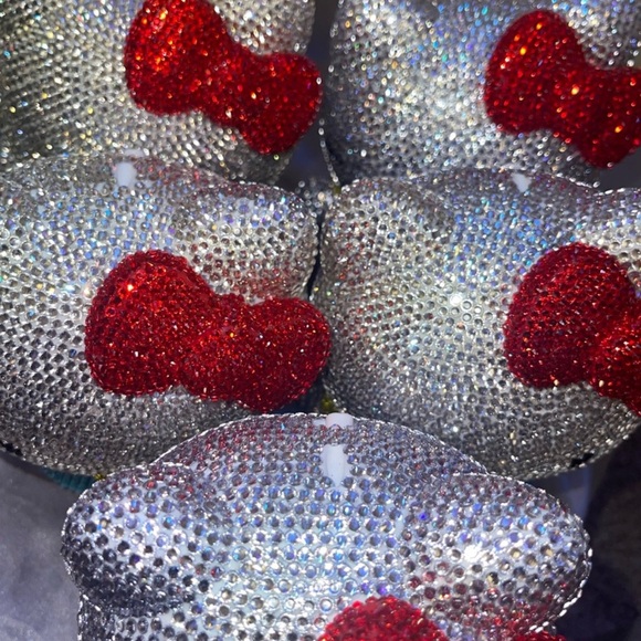 Hello Kitty Rhinestone Dancing Figure - Picture 4 of 6